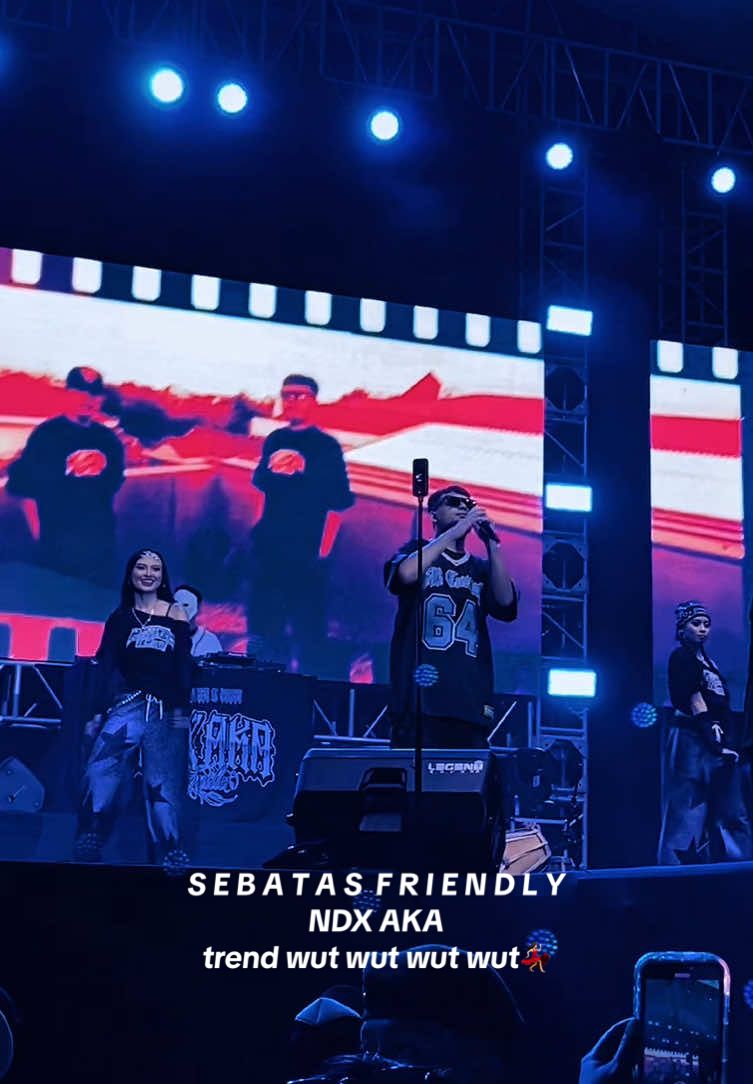 Wut wut wut wut wut 😭💃🏻 @NDX AKA @PJRmicrophone @NDXAKAFAMILIALOMBOK @STORY FAMILIA LOMBOK🌶 #lombok #sebatasfriendly #ndxaka #ndxakafamilia #ndxkonser #ndxlombok #infokonser #konserlombok #fyp 