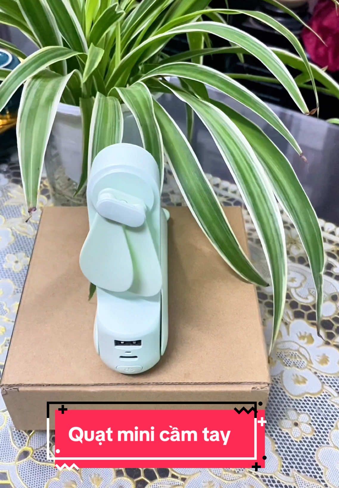 Quạt mini cầm tay jisulife giá tốt #xuongX #zocoby #thuytien #quatminicamtay #quatminisacdien #quatminitichdien 