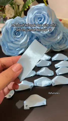 Metode tempel 0ne By One / 1 per 1 ,Mohon maaf  terlihat berantakan dan kurang rapi memang seperti ini apa adanya , saya yakin anda bisa melakukan lebih baik dari pada saya  Semoga membantu dan selamat mencoba  #ratumones #tutorial #Buketbojonggedebogor 