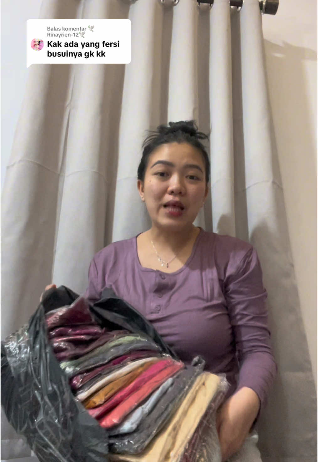 Membalas @🕊️Rinayrien-12🕊️ akhirnya nemu Kaos V neck busui friendly 🥰 susah banget nyari nya ini kak 😭 plis langsung beli 5 pcs warna biar ga kehabisan lagi 🔥bahan adem dan melar banget jadi muat untuk BB JUMBO ya 🩷#kaosvneck #kaosvneckwanita #kaosvneckcewek #kaosvneckjumbo #bajuatasanwanita #atasanwanita #kaoswanita #kaosvneckpolos #kaosbusui #kaosbusuifriendly