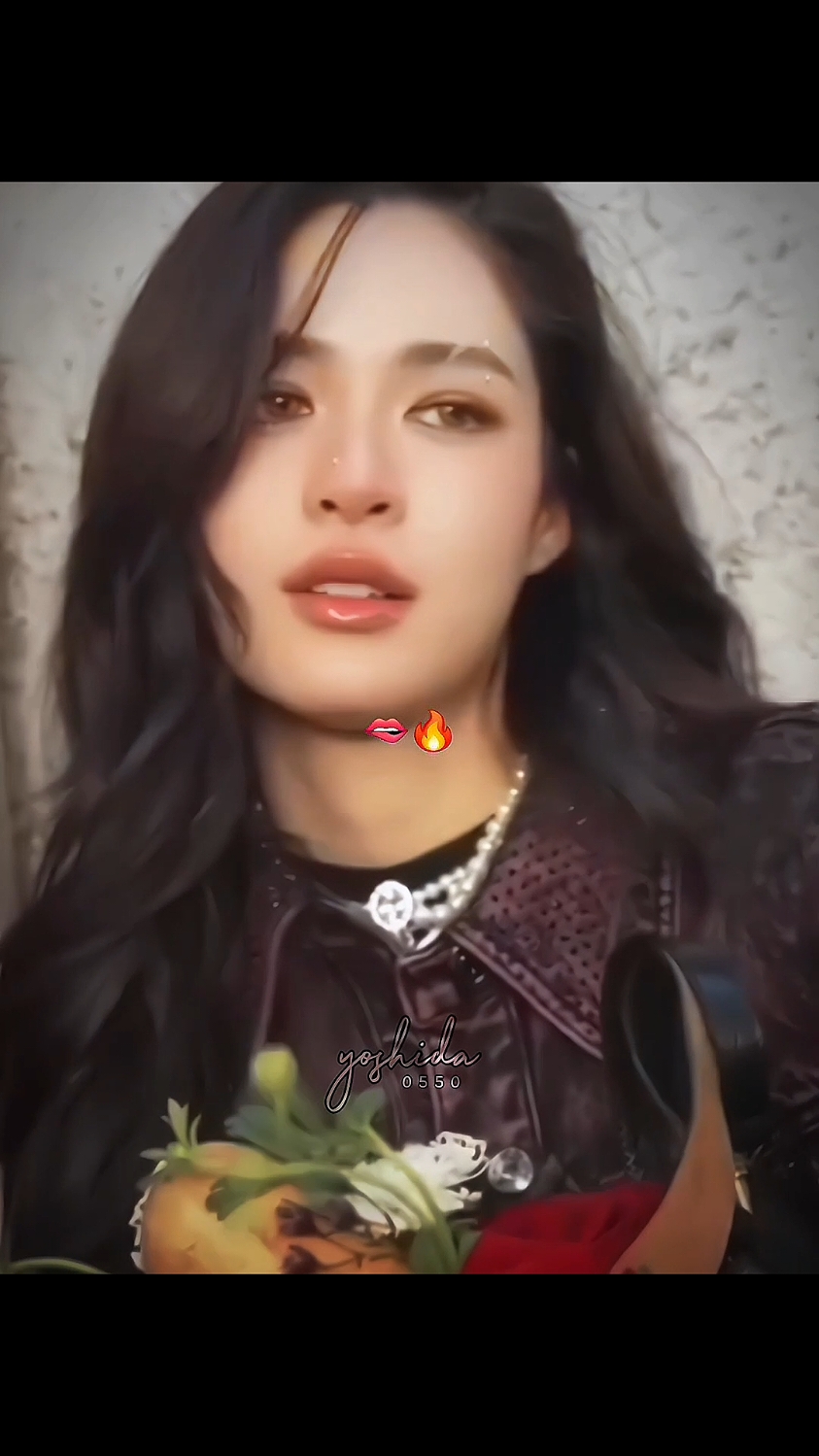 This is another style of her i really like it 🔥 her's normally so soft, but when her wears this style, i'm dyinggg. I really like her rock style, keep wearing it more often 🫦  #linglingkwong #หลิงหลิงคอง #core #foryou #fypシ #viral #xh #lingorm 