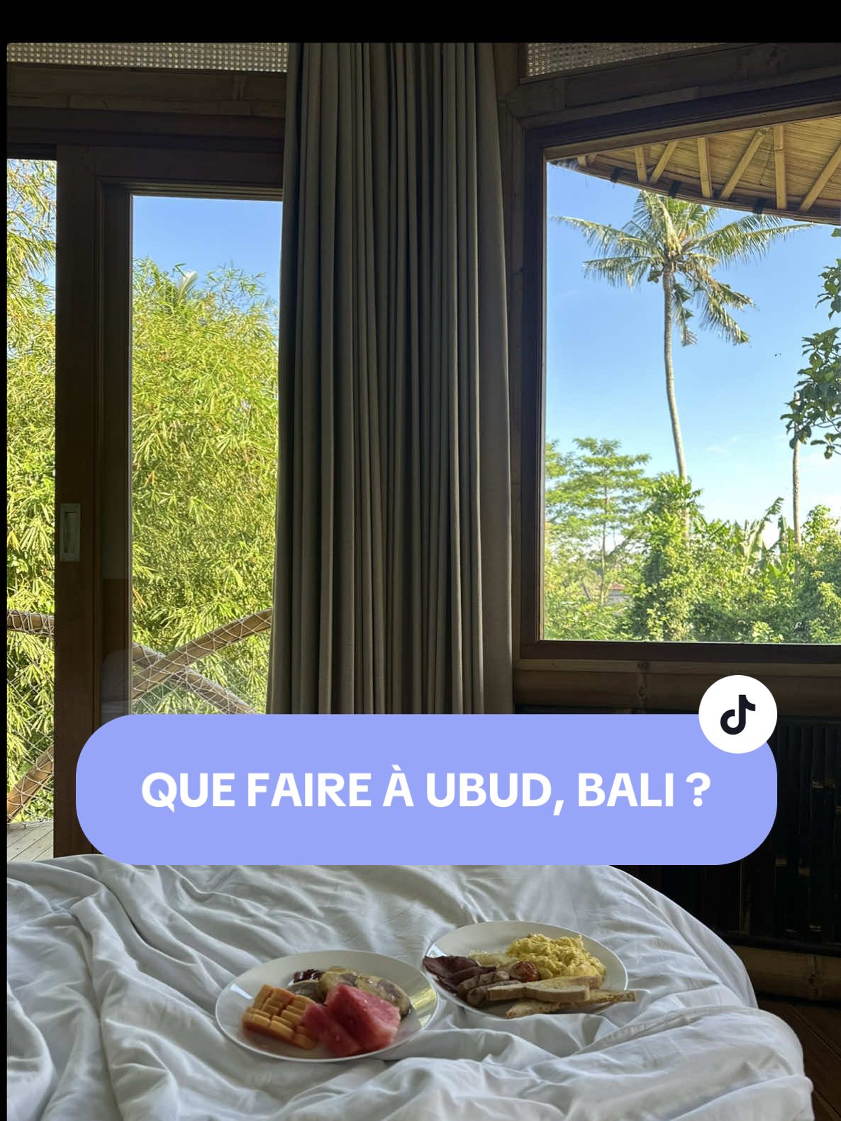 1️⃣ Commencer la journée dans les rizières de Subak Juwuk Manis Un petit sentier moins connu que Tegallalang, parfait au lever du soleil. Calme, local, sans la foule. 📍: [Subak Juwuk Manis Walk, Ubud Center] Google Maps : cherche “Juwuk Manis Rice Field Walk” 2️⃣ Se purifier à Tirta Empul Un temple sacré où les balinais viennent se bénir sous les sources naturelles. Une vraie immersion culturelle. 📍: Tirta Empul Temple, Tampaksiring (à 30 min d’Ubud) 3️⃣ Café avec vue jungle chez “Jungle Fish” Une piscine suspendue, une vue à couper le souffle, un café bien corsé — combo parfait. 📍 : Jungle Fish Bali, Jl. Raya Sebali 4️⃣ Rencontrer des artisans à l’atelier “Gaya Ceramic” Tu peux juste visiter… ou t’inscrire à un atelier pour créer ta propre pièce. Apaisant et inspirant. 📍: Gaya Ceramic & Design, Jl. Raya Sayan 5️⃣ Admirer le coucher du soleil depuis “The Sayan House” Un resto-lounge avec une vue panoramique sur la vallée de la rivière Ayung. Romantique sans forcer. 📍: The Sayan House, Jl. Raya Sayan No.70 #ubud #ubudbali #bali #travelguide #mamanexpatriée #expatfamily 