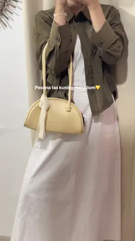 Rekomendasi shoulder bag lucu warna kuning aesthetic muat banyak🥹🔥  #promo #paydaysale #racuntiktok #tas #taswanita #mossdom #shoulderbag 