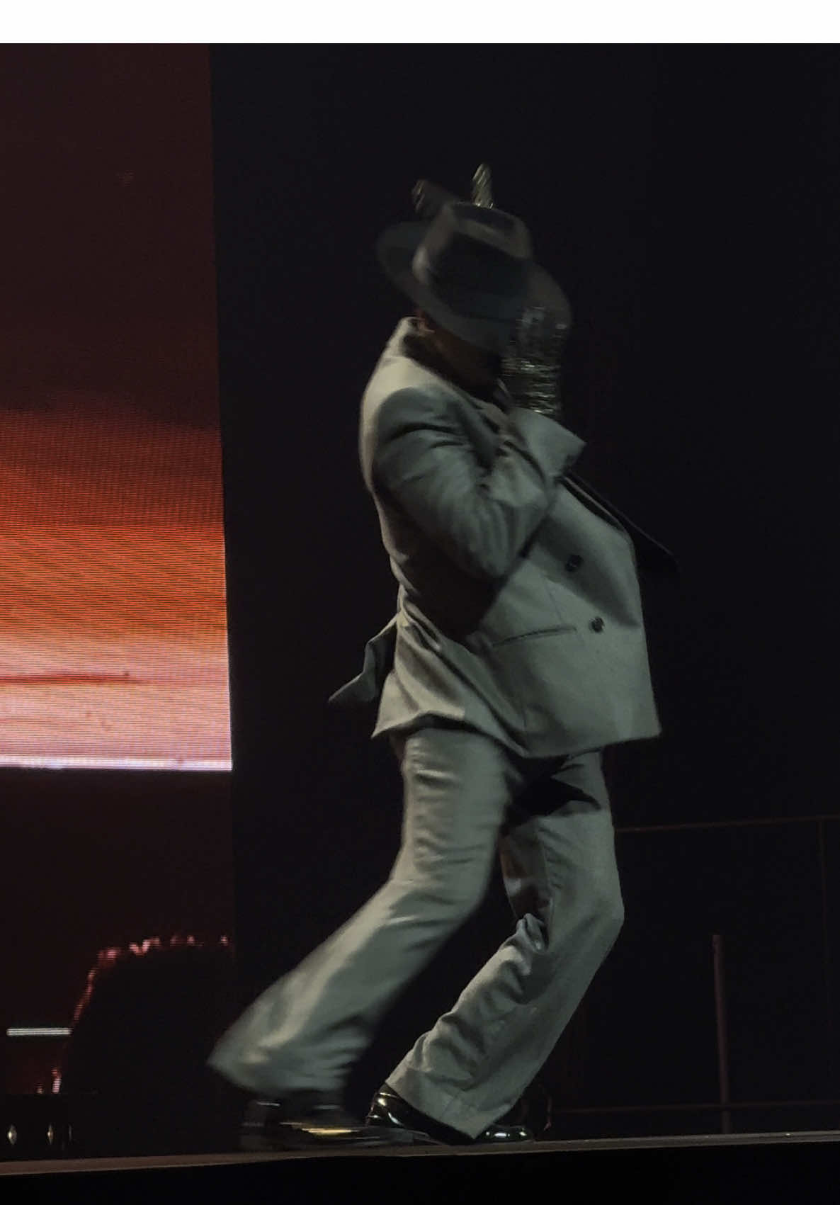 His dance moves 😍😮‍💨 @rauwalejandro #rauw #rauwalejandro #rauwalejandroworldtour #rauwalejandrooficial #cosanuestratour #concerts #concierto #fyp #parati #saltlakecity #tuconel #tuconelsalsa #viral #foryoupage #trending 