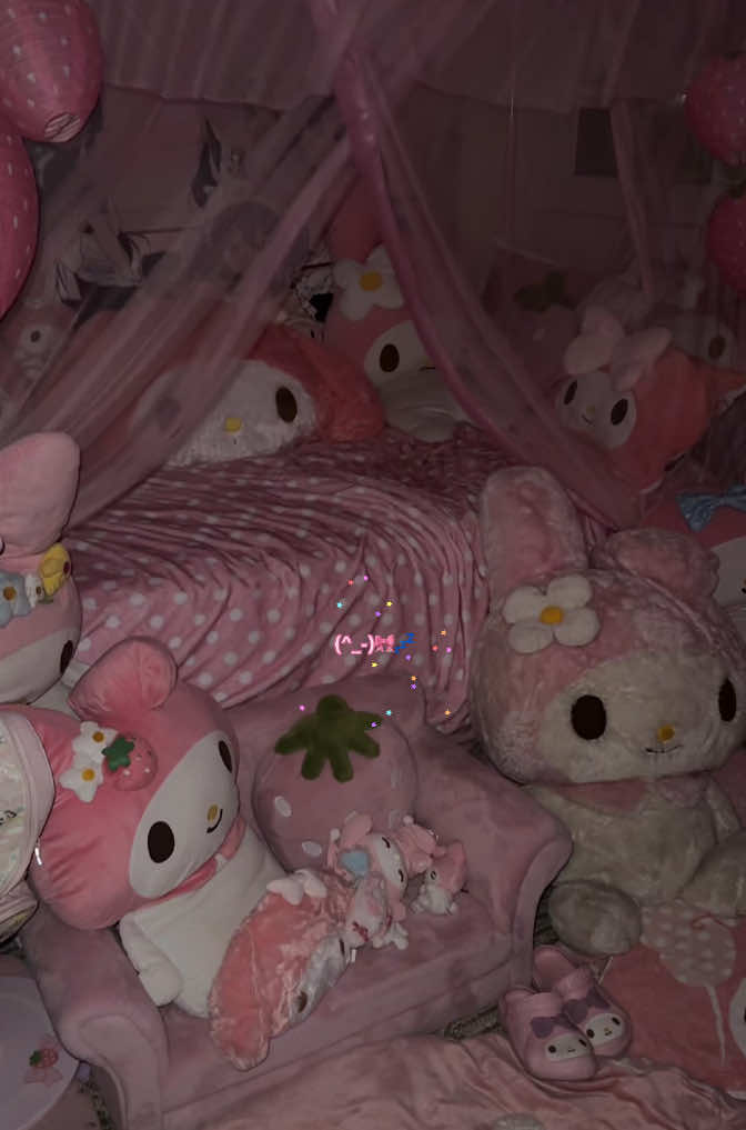 so comfy im so sleepy ^_^ 🎀💤 #cutecore🎀🦴🍮🐾 #kawaiicore🌈🎀🍓 #fypppppppppppppp #mymelody #cutecore🍮🐇🎀🎧 #supersonico #mothergardenstrawb🎀🍓 #viral?fypシ #mezzopiano #cutecore🧁🍰🎀 #mothergarden #kawaiicore🔪🎀 