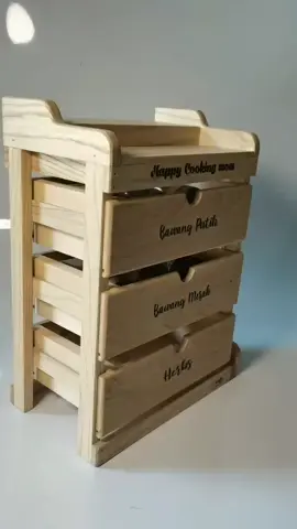 bikin dapur lebih rapi dan mudah menyimpan perbumbuan 😊 yang mau samaan ada di keranjang kuning ya 👍 #rakbumbu  #kayu