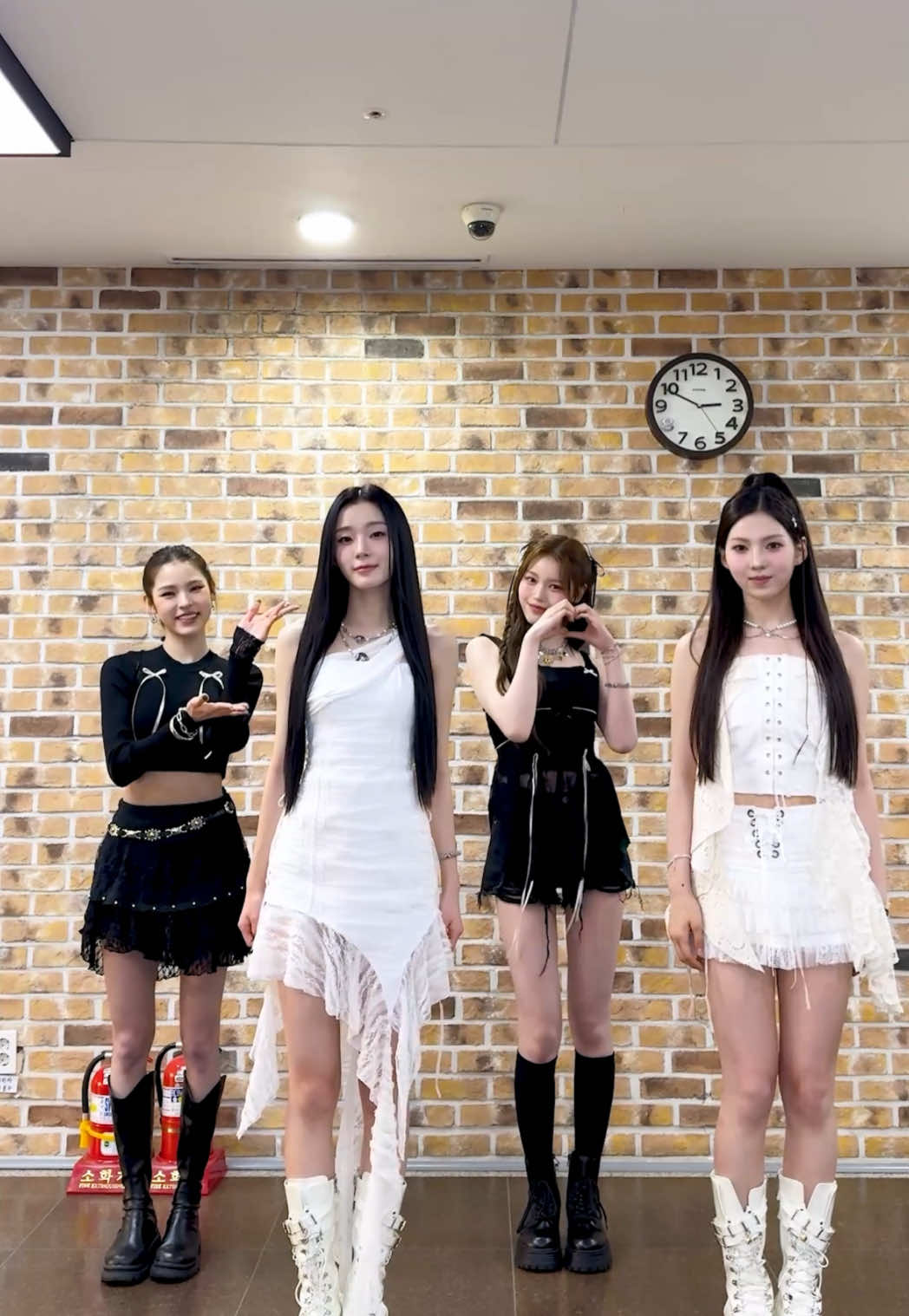 #SIGN_challenge with #KASIA #MEU @ifeye  #izna #이즈나 #MAI #마이 #JEONGSAEBI #정세비 #ifeye #이프아이 #카시아 #미유 #SIGN #izna_