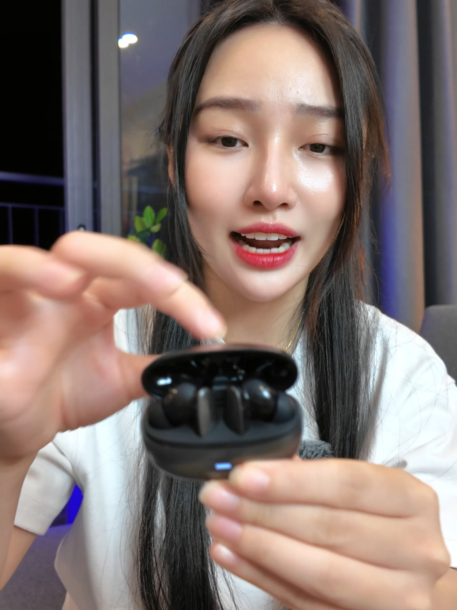 Tai nghe bluetooth mà tôi thấy đáng đồng tiền trong tầm giá ae nha em Hoa review giới thiệu cho ae là chỉ có ngon @hoanhathuynhofficial #hoanhathuynhreaction #funnyvideos #vuicungtiktok #sangeanvietnam #tainghesangean #tainghebluetooth #tainghekhongday