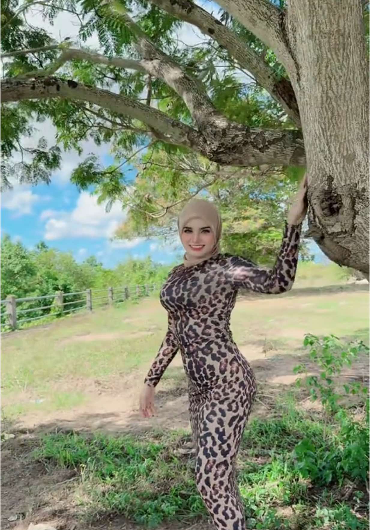hati2.. rimau duk tunggu pokok 