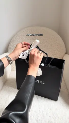 that‘s ✨HER✨ #chanelunboxing #chanelbag #chanelvanity #asmrsounds #asmrvideo #chanel 
