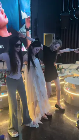 Đi hát xem thời sự hơi căng #viral #quynhanhdaily #bayphong 