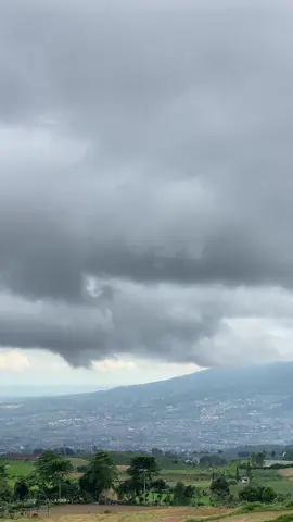 Batu cloudy #kotabatu #batu #kotabatumalang #cloudy #vibes 