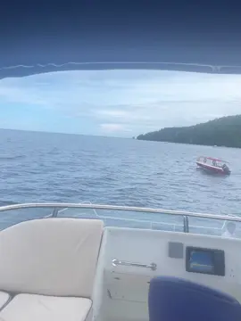 the long awaited collab with my biggest fan @sarahgyxx #08 #06 #sgtiktok #siblingstok #Siblings #fan #yacht 