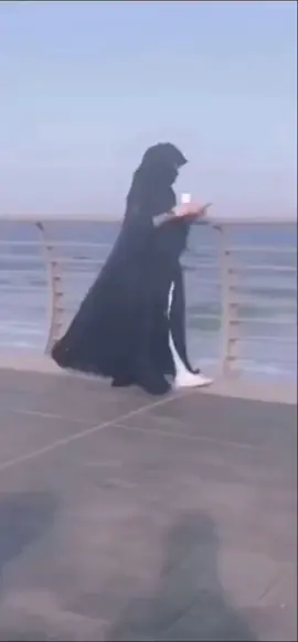 كل العيون تطيح من ناظري الا انت#