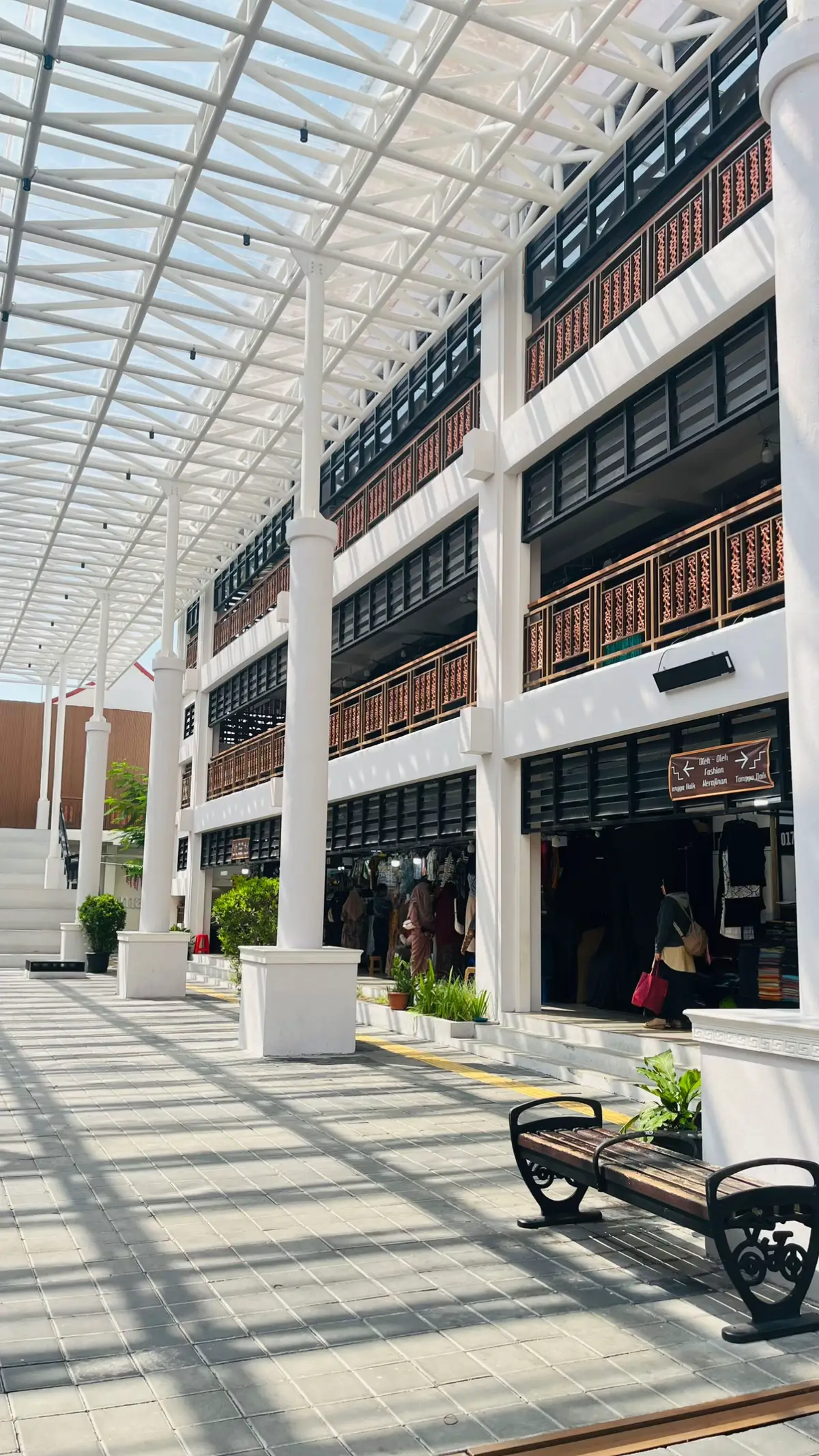 Beberapa foto yang diambil saat jalan-jalan di pusat kota Jogja, cukup tenang, santai, dan enjoy suasananya, katanya 