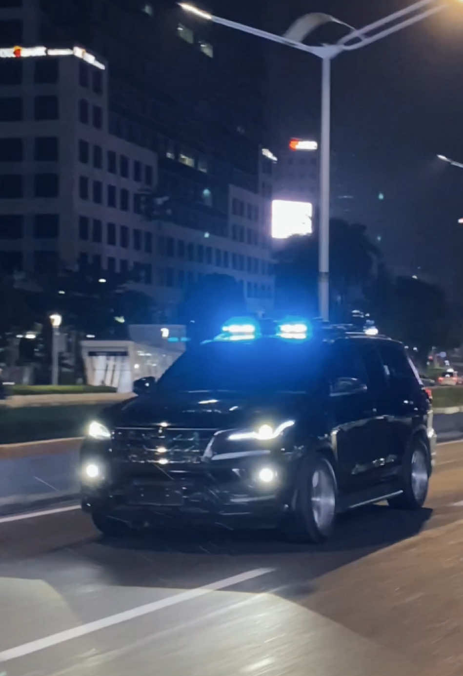 Gipol nyetel?? @gUruKuKoTbAH @Sirine Strobo Indonesia - SSI  #fyp #fypシ゚ #fypdonggggggg #viral #pastimasukfyp #gipol 