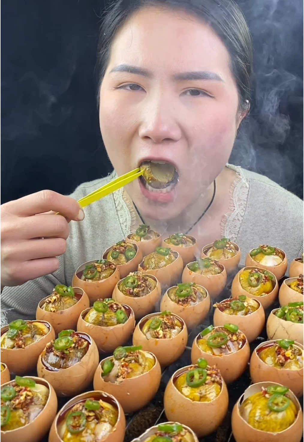 🔥 “Balut Challenge: Would YOU Eat This Controversial Delicacy?”#FoodChallenge #balut #BalutPH 