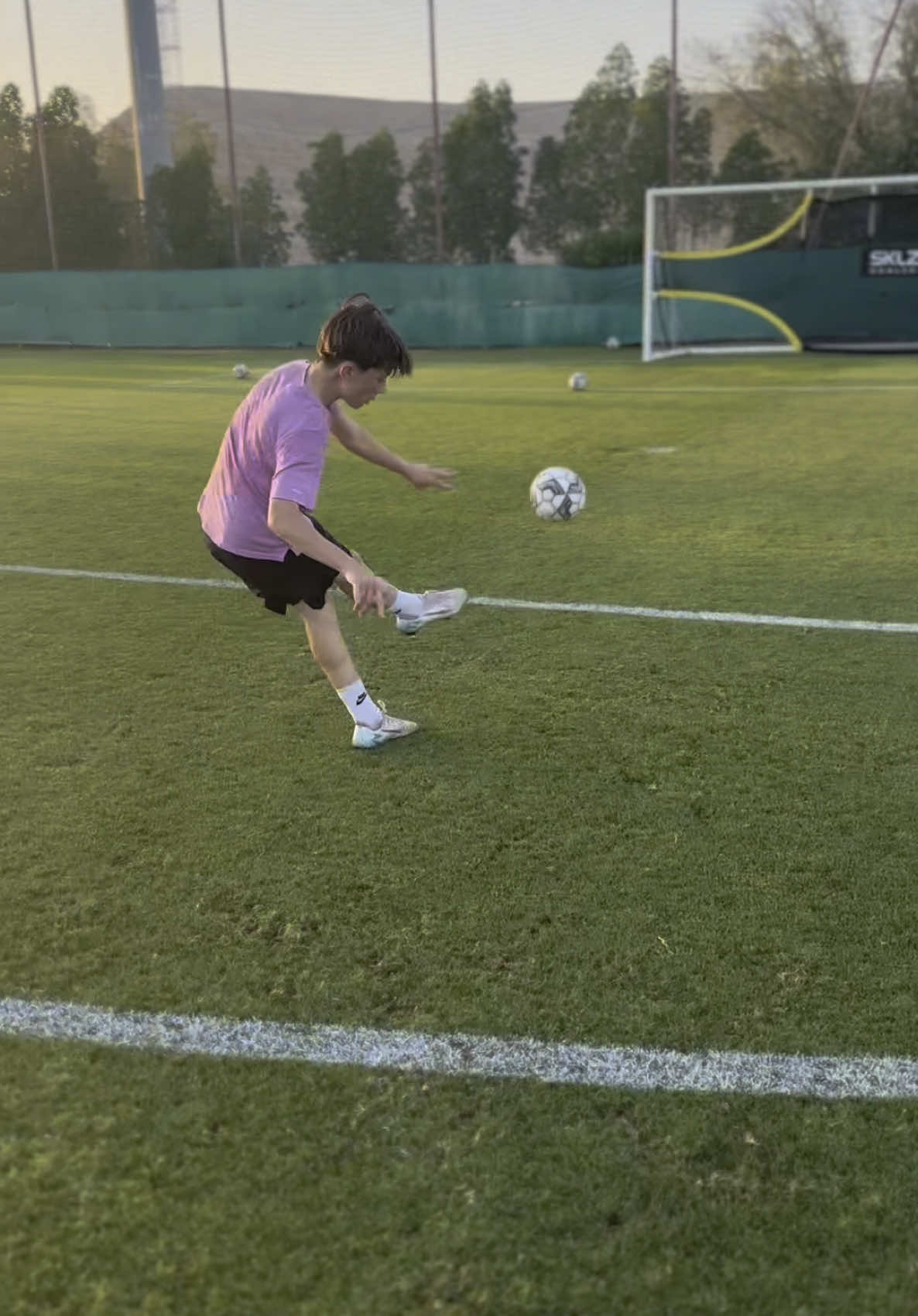 Are you choosing the right finish.. You may have good technique but just choose the wrong option that costs you another goal on the tally! Working here with Rocco on  1. Disguising the first touch to give him more chance of getting a yard to finish. 2. Recognising where the touch has gone and what finish is now going to give him the best chance of scoring.  Small Details = Big Results! ⚽️💥#DubaiFootball #UAEFootball #StrikerTraining #FootballTikTok #FinishingDrills #GoalScorer #TrainInDubai #EliteStriker #MiddleEastFootball 