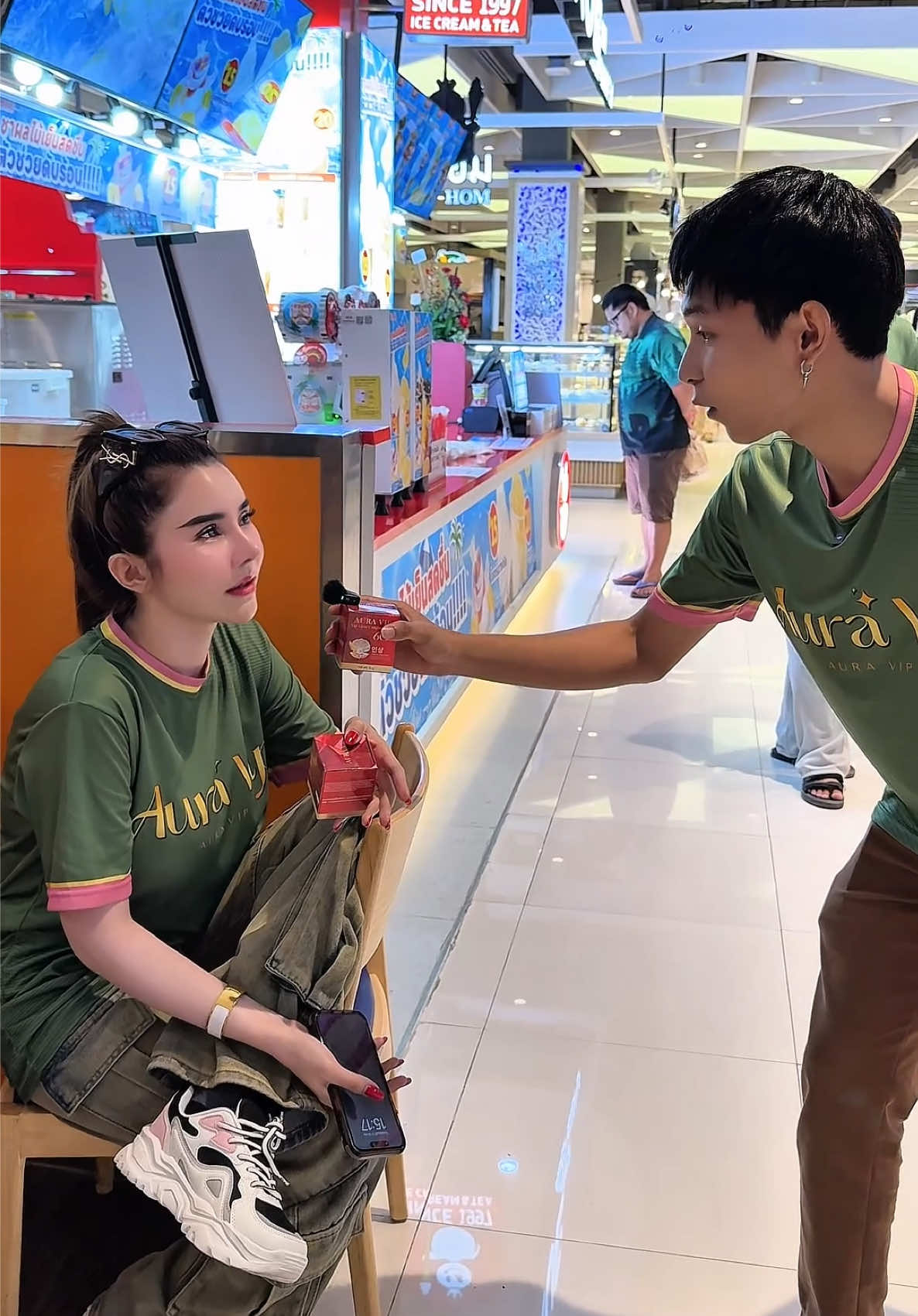 🙋‍♀️มาแล้วค่าาา เกมสนุกๆจากทีมงาน AURA VIP ✨ ฝากเพื่อนๆกดติดตามช่องเป้ไว้ด้วยน๊า✅  แล้วคลิปหน้าเรามาร่วมสนุกด้วยกันนะคะเจอกันค่า🥰 #ครีมมาร์คโสมไข่มุกเกาหลี #ปูเป้ออร่าวีไอพี #ปูเป้เจ้าของแบรนด์ #ปูเป้เพชรบุรี #เปิดการมองเห็น #เทรนวันนี้  @ปูเป้ เพชรบุรี ช่องล่าสุด @เอ็ม ออนิว รังสิต ติ๊กต็อกใหม่ @ปูเป้ เพชรบุรี ช่องสำรอง @Aura Vip Thailand 2 @ปูเป้เพชรบุรี ช่องขาย ยาลด 