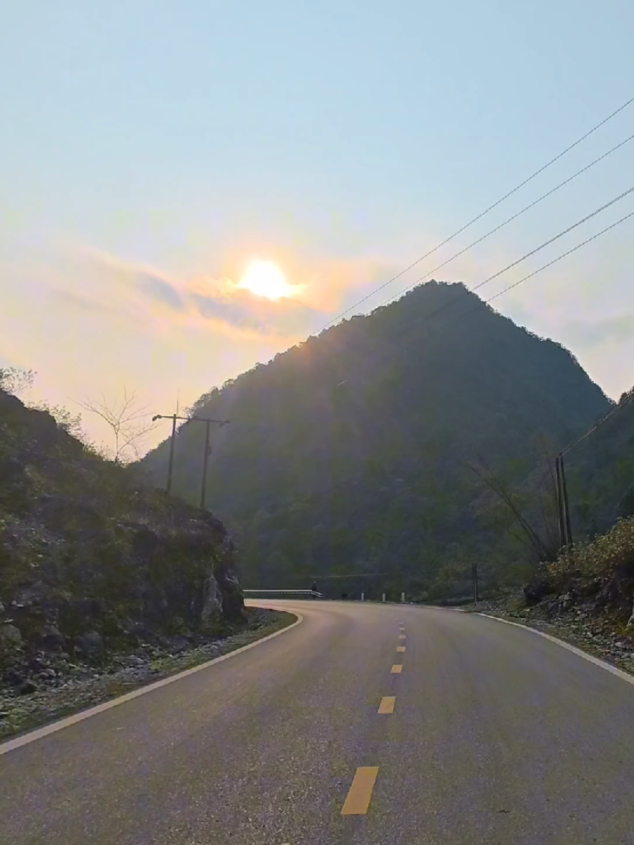 đường đi Trà Lĩnh vừa đẹp vừa thoáng #caobang #caobangnews #r3 #hiepdidau 
