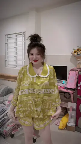 Cưng qá ta 😜  #kênhcủatuyền #xuhướng #TuyềnClothing #tiktok #đồbộxinh 