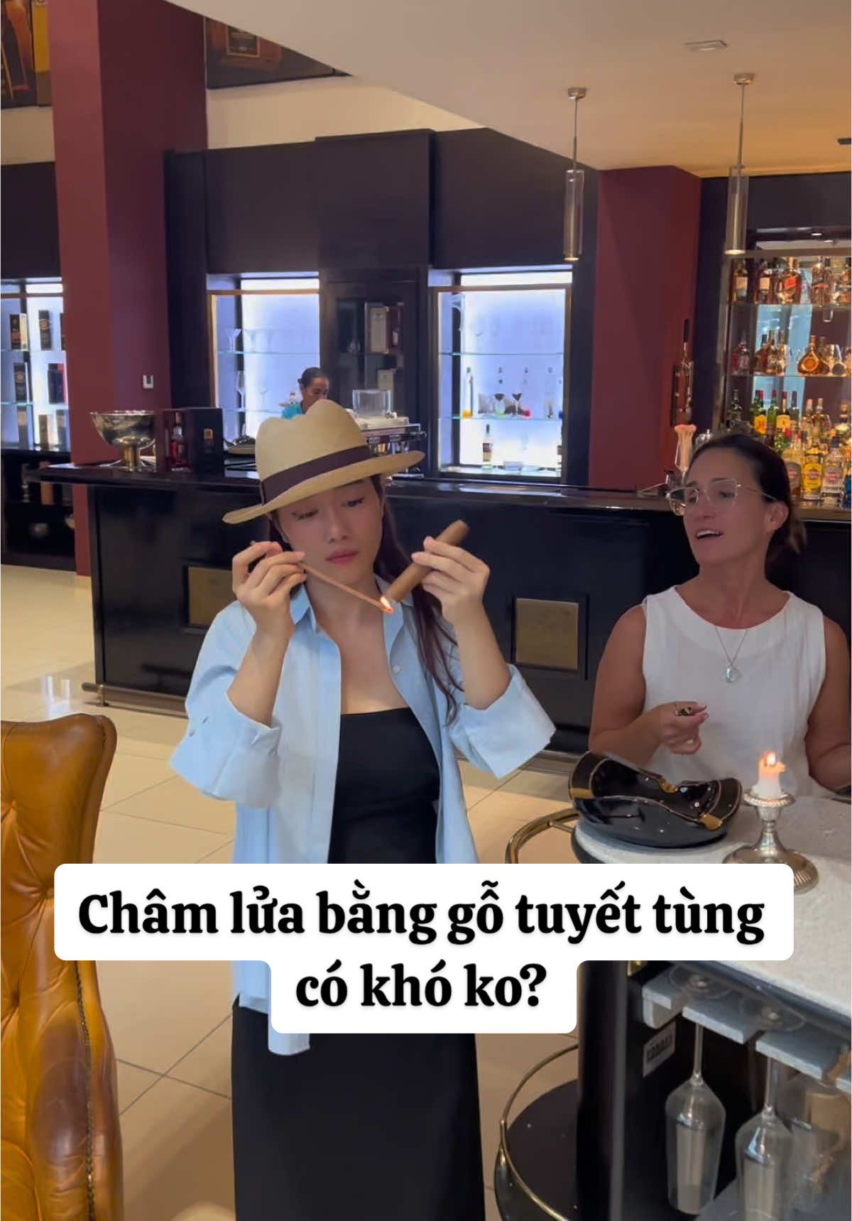 Việc châm lửa bằng gỗ tuyết tùng cần có thời gian và trải nghiệm, càng từ tốn chậm rãi khi châm xong điếu cigar và mùi hương rất thơm cả nhà nhé. #habanosommelier #ngancigar #cigar 