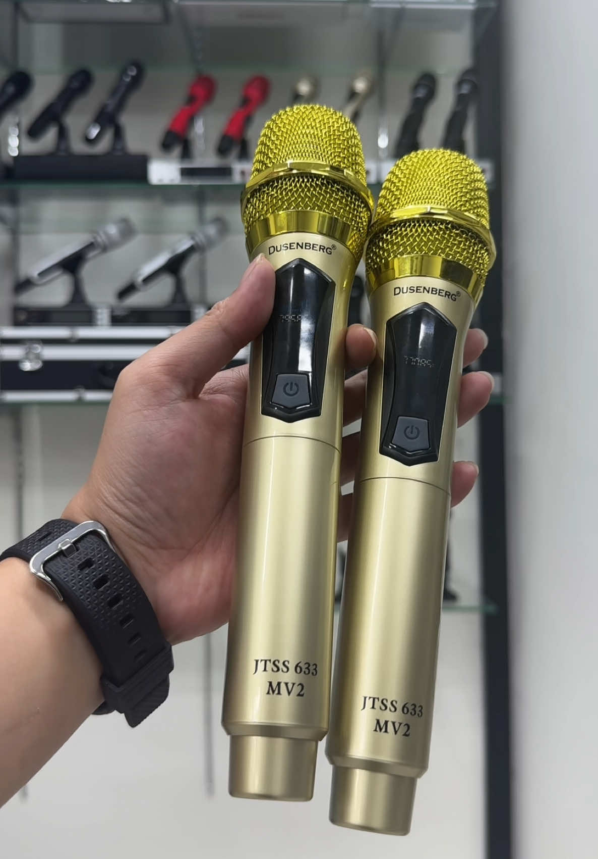 Mic wireless dusenberg MV2 Sudah bisa Cas #mic #microphone #micwireless #micwirelessmurah #micwirelesscasecharging #microphonewireless #microphonewirelessmurah 