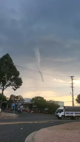 Lốc xoáy [ vòi rồng] video quay tại Krong Ana Dak Lak #voirong #locxoay #xuhuong 