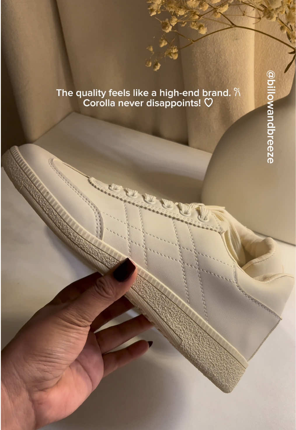 White shoes supremacy!🤍 #shoes #sneakers #samba #sneakershoes #corolla #corollashoes 