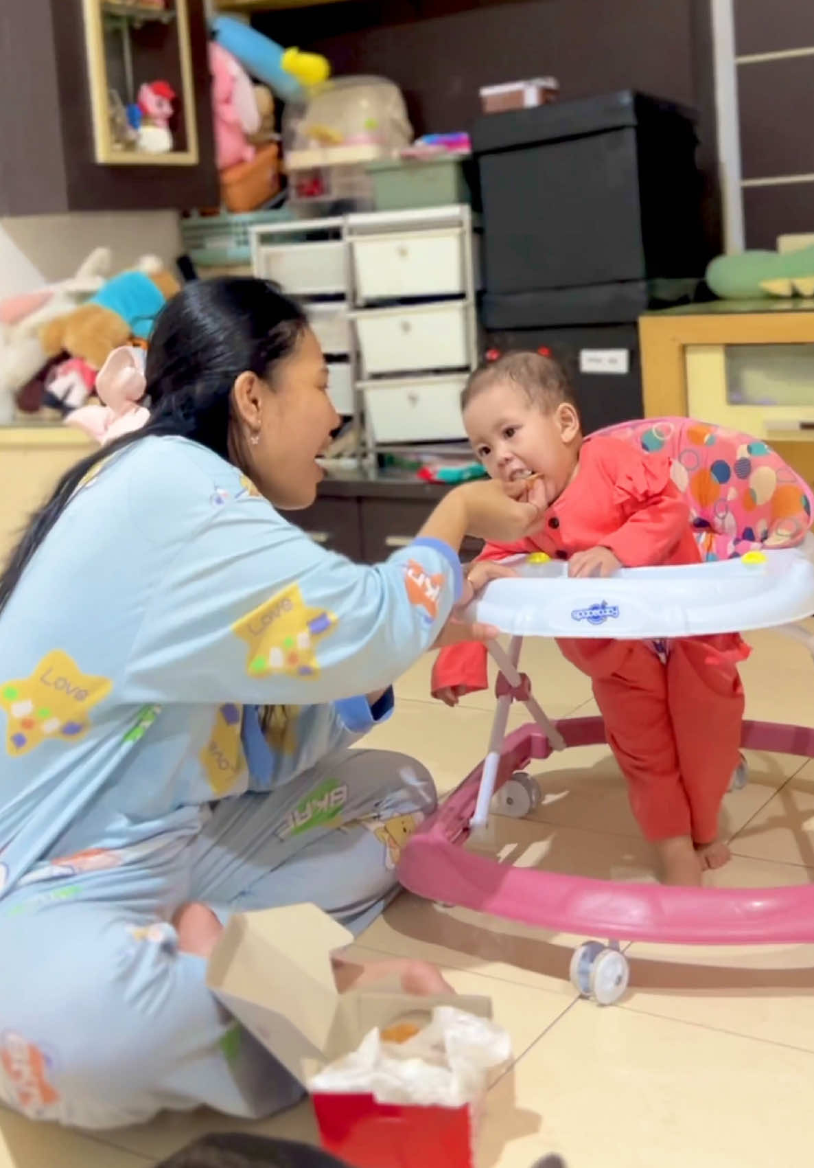 MasyaAllah makannya lahap ya nak😘 Yuk langsung cek @sohoney_jr ya moms!🥰 #sohoneyjr #sohoney_jr #nafsumakananak #solusianakgtm #vitaminanak #vitaminsohoneyjr #anakmakanlahap #anaklahapmakan #maduanak #gtm #bayilucu 