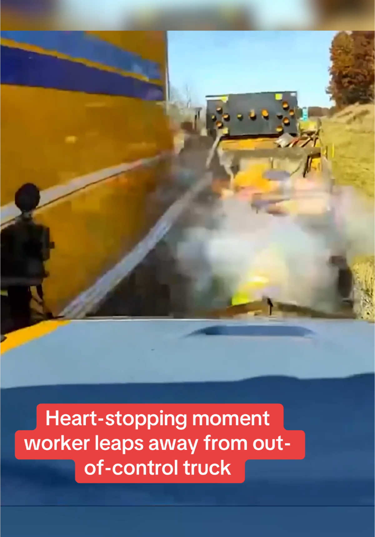 Watch the heart-stopping moment a highway worker leapt to safety to avoid an out of control truck. The worker from New York was extremely close to being taken out by the truck, but managed to avoid it just in time. #Highway #Truck #Viral #WorldNews 