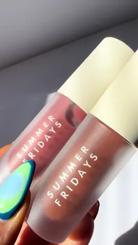 I can’t beleive it took me so long to try these @Summer Fridays lip oils because they are perfectionnnn  #summerfridays #summerfridayslipoils 