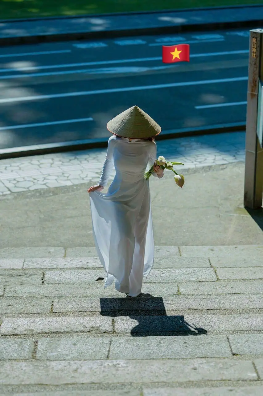 Dù nơi ở nơi đâu nhưng trái tim luôn hướng về Tổ quốc thân thương, nghĩa tình. Up lại bộ ảnh với Áo dài hưởng ứng sự kiện 50 năm giải phóng hoàn toàn miền Nam - thống nhất Đất nước 🇻🇳❤️ #ilovevietnam #xh #japan #foryou 