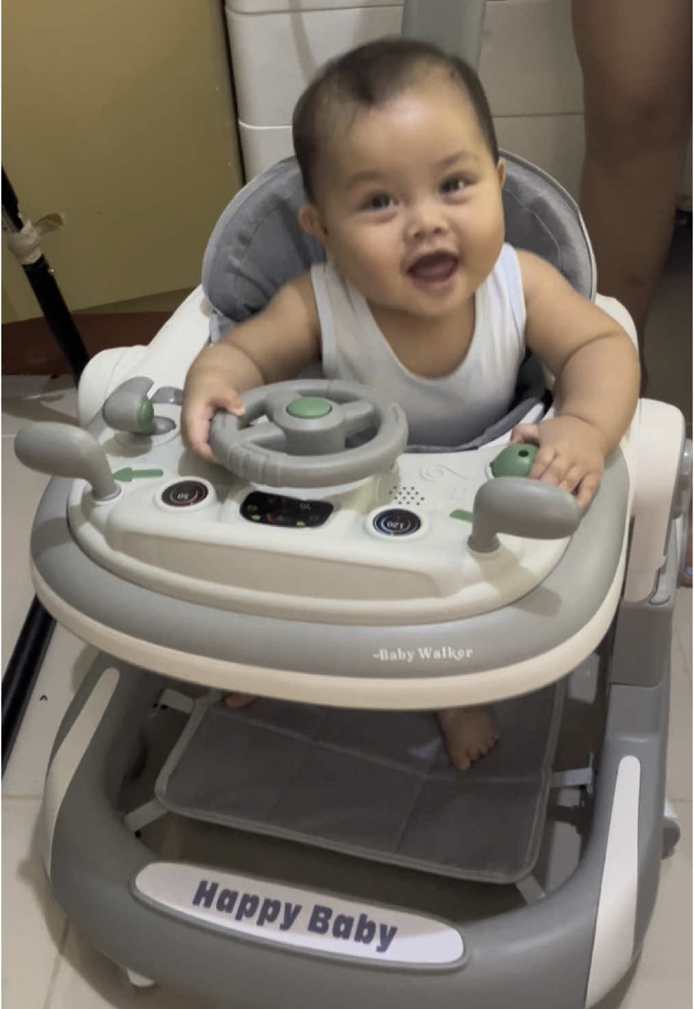 My favorite purchase for my baby 😍 #babywalker #baby #babyessentials #babylove #babytiktok #babytok #babyaesthetics #babiesoftiktok #momtoks #mommiesoftiktok #momtok #mombelike #MomsofTikTok #momlife #babymusthave #startwalking 