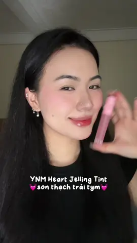 Ê nha ê nha 🤨 Ai bảo màu đỏ cà chua bị chói thì mời xem video này nha 😆 Son thạch YMN màu 04 này chắc dễ dùng nhất bảng rùi tone da nào cũng hạp ý 😗😗😗  #xuhuong #fyp #reviewlamdep #goclamdep #swatchson #ynm #sonynm #sontintynm #sontint #sonbongynm #sonbongdangthach #sontintynmheartjelling 