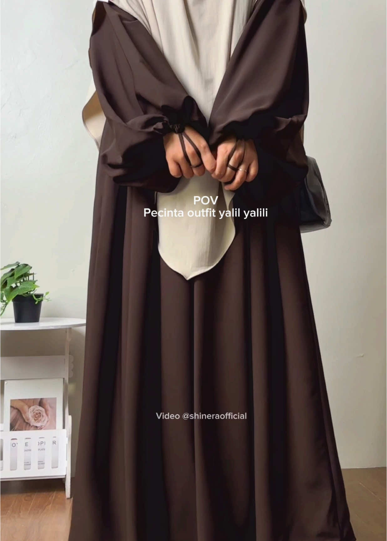 Abaya favorit aku 🫶🏻 #abayastyle #abayafashion #abayagirls #abayamurah #abayaeropa #abayalenganbalon #gamismurah #gamiskekinian 