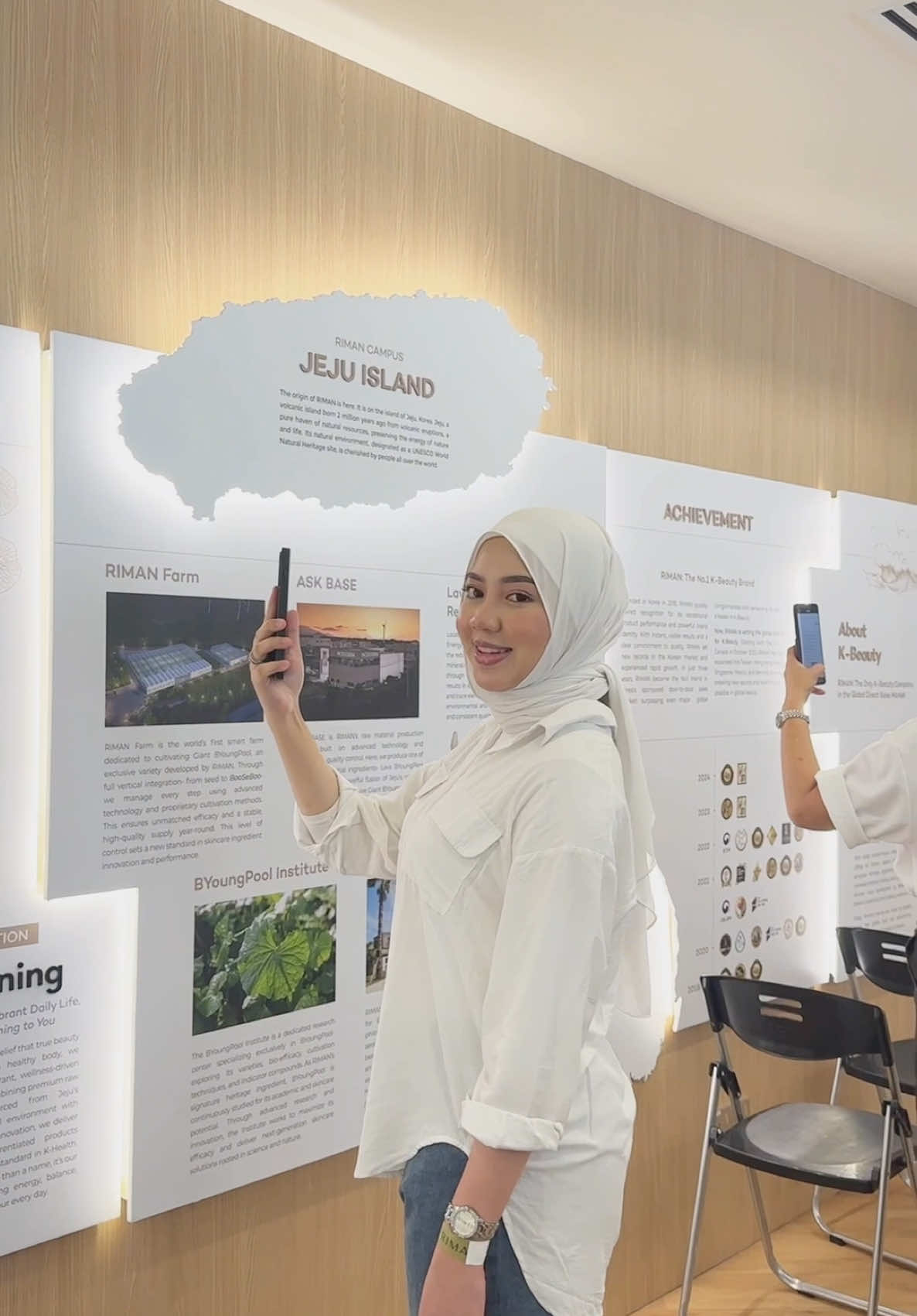 Jom cantik dan kaya dengan Riman ! Jenama kosmetik premium terkemuka dari Korea Selatan, RIMAN Skincare, kini secara rasmi dilancarkan di Malaysia. RIMAN menawarkan produk-produk kecantikan unggul yang menggabungkan bahan semulajadi dari Pulau Jeju dengan teknologi sains terkini. Berpusat di Menara Hap Seng, Jalan P. Ramlee, Kuala Lumpur, RIMAN Malaysia membuka peluang latihan dan pembelajaran kepada ahli-ahli baru untuk menjana pendapatan sampingan menerusi konsep 'direct-selling' di bawah kepimpinan Datin Seri@zuraidazd_official Jadi siapa yang nak cantik sambil jana pendapatan, boleh hubungi Datin Seri di talian +60 19-388 8727. Lets girls!! #yanayir #rimanmalaysia #rimanskincare #explorepages 