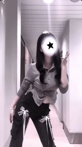ズボンを下着見えそうなくらいまで下げて万バズしてる女の子、ほんとに自分大事にして😭 #おすすめにのりたい #fyp #추천 #추천떠라 