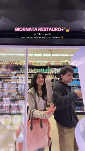 Sto per partire con un brand che amo tantissimo✨spoiler: IL SUO COLORE CHIAVE E IL ROSA/FUCSIA💘 avete qualche idea? 