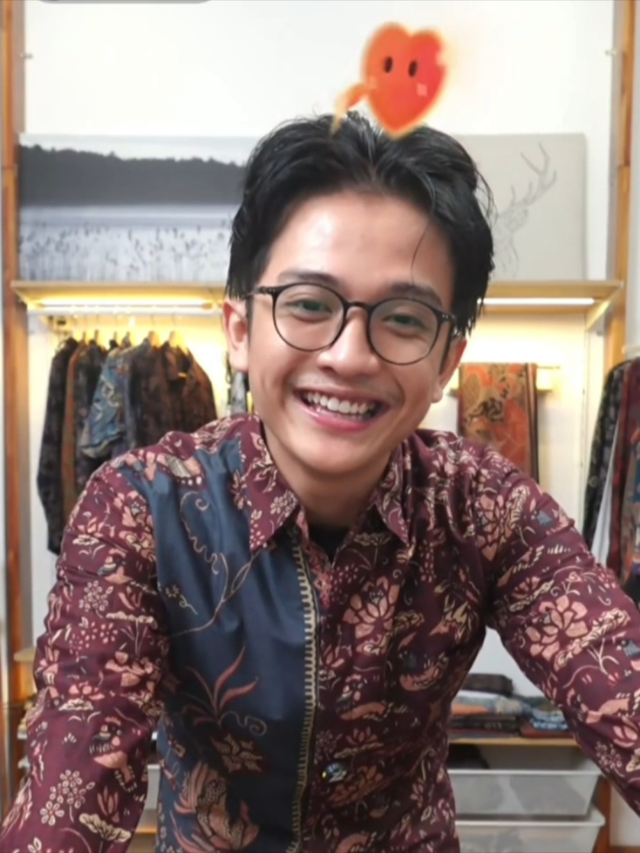 baru aja mulai live uda di serbu 80k orang sampe keringet dingin @72batik  #masukberanda #batik #72batik #hostlive 
