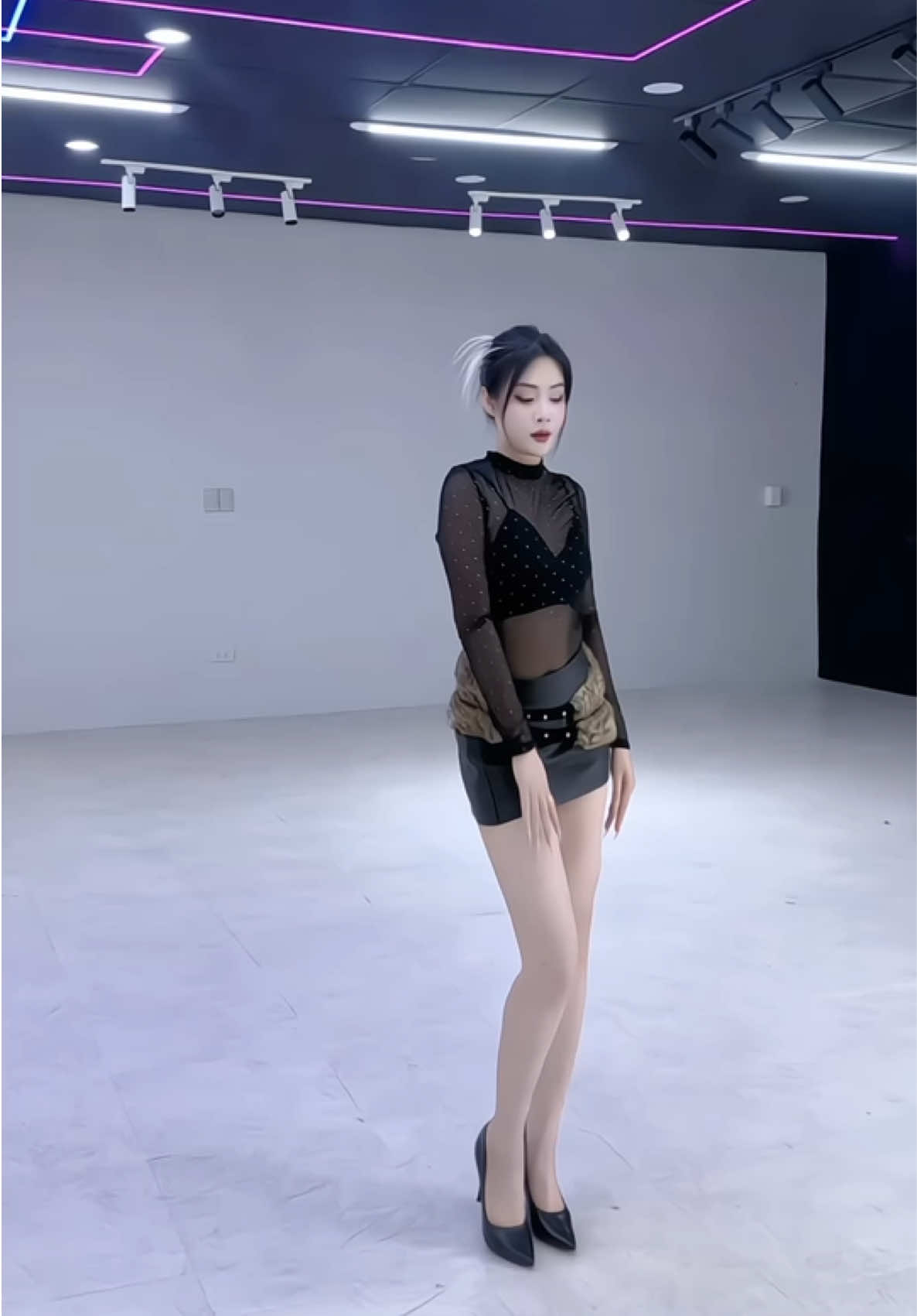 Nhạc hay dữ vậy sao bỏ lỡ được😝 (Dc:Me🍓) #daotaohocvienchuyennghiep #tuyenhocvienonline #daynhaythainguyen #dancebar #tiktok #tuyetkemdau🍓 