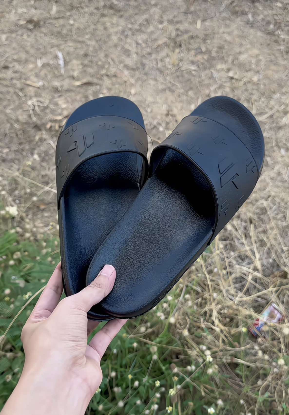 🖤 เท่แบบตระโกน รองเท้าแตะคู่นี้ #รองเท้าผู้ชาย #กีโต้ #kito #kitothailand #รีวิว #รองเท้า #outfit #รุ่นah184 