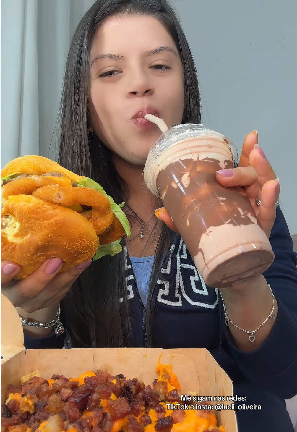 DIA DE LANCHEEEE 🤤🌊 #batata #cheddar #milkshake #lanche #nutella 