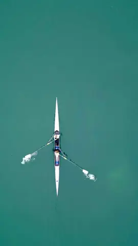 In sync ✨ 📸 @estherschoeberl  #rowingmorethanasport #generationrowing #rowing #rower #aviron #rowingmotivation #rowingclub #rowingmachine #rowinglife #rowingboat #rowingtiktok #athlete #rowingrelated #cardio #crossfit #concept2 #Fitness #erg #sync