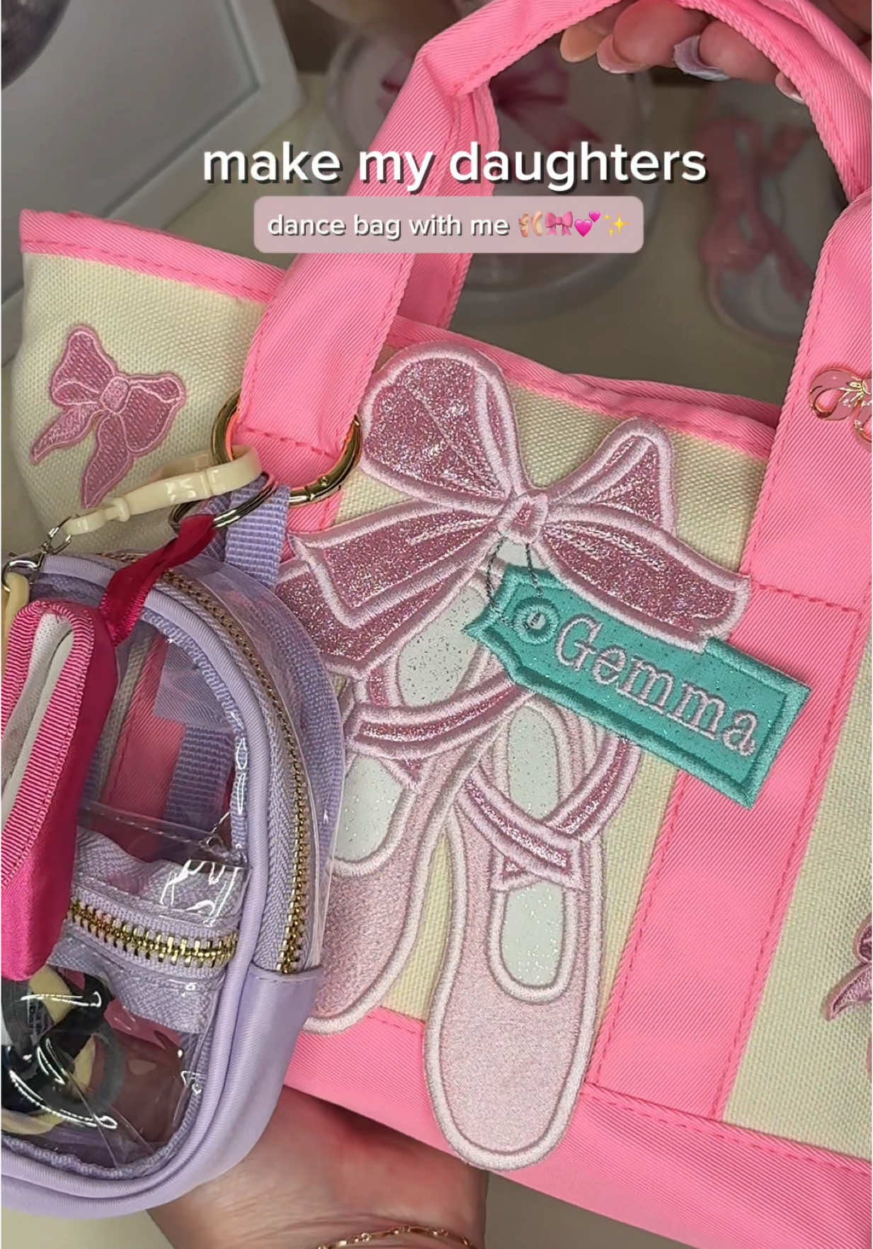 My daughters dance bag 😍🥺 comment “🩰🩰” if you want the links!!! 💕✨ #dance #dancemom #hobbylobby #bows #girlmom #girlmama #girlyvibes #DIY #diyprojects #asmr #asmrvideo #asmrdiy #hobbylobbyfinds #patches #ballet #ballettok 