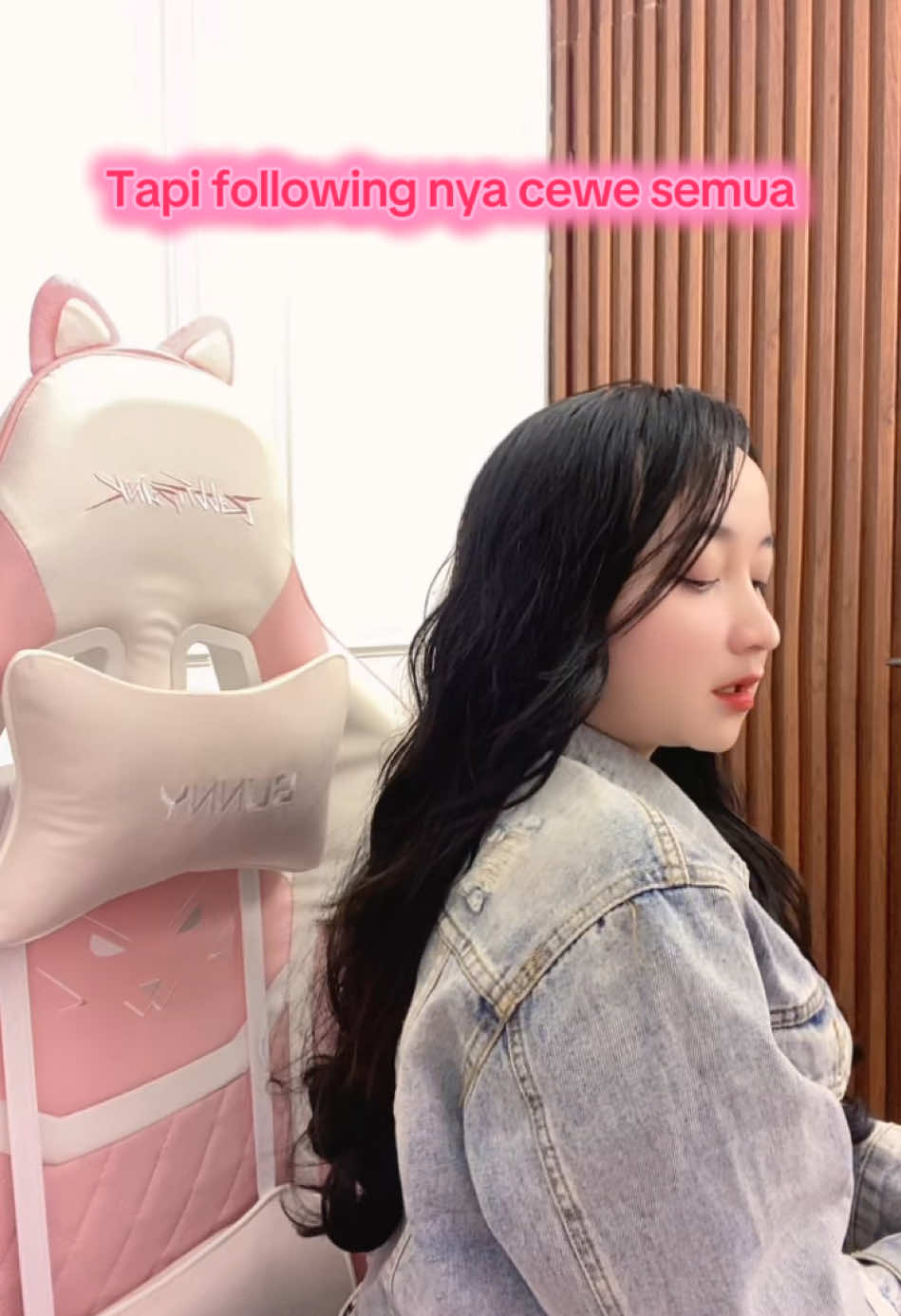 Rambut nya basah habis keramas 