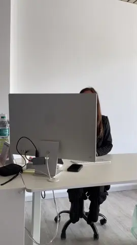 Siamo un'agenzia di marketing, è ovvio che non potevamo non fare trend! #agenziadicomunicazione #perte #marketing #socialmediamarketing #ironia 