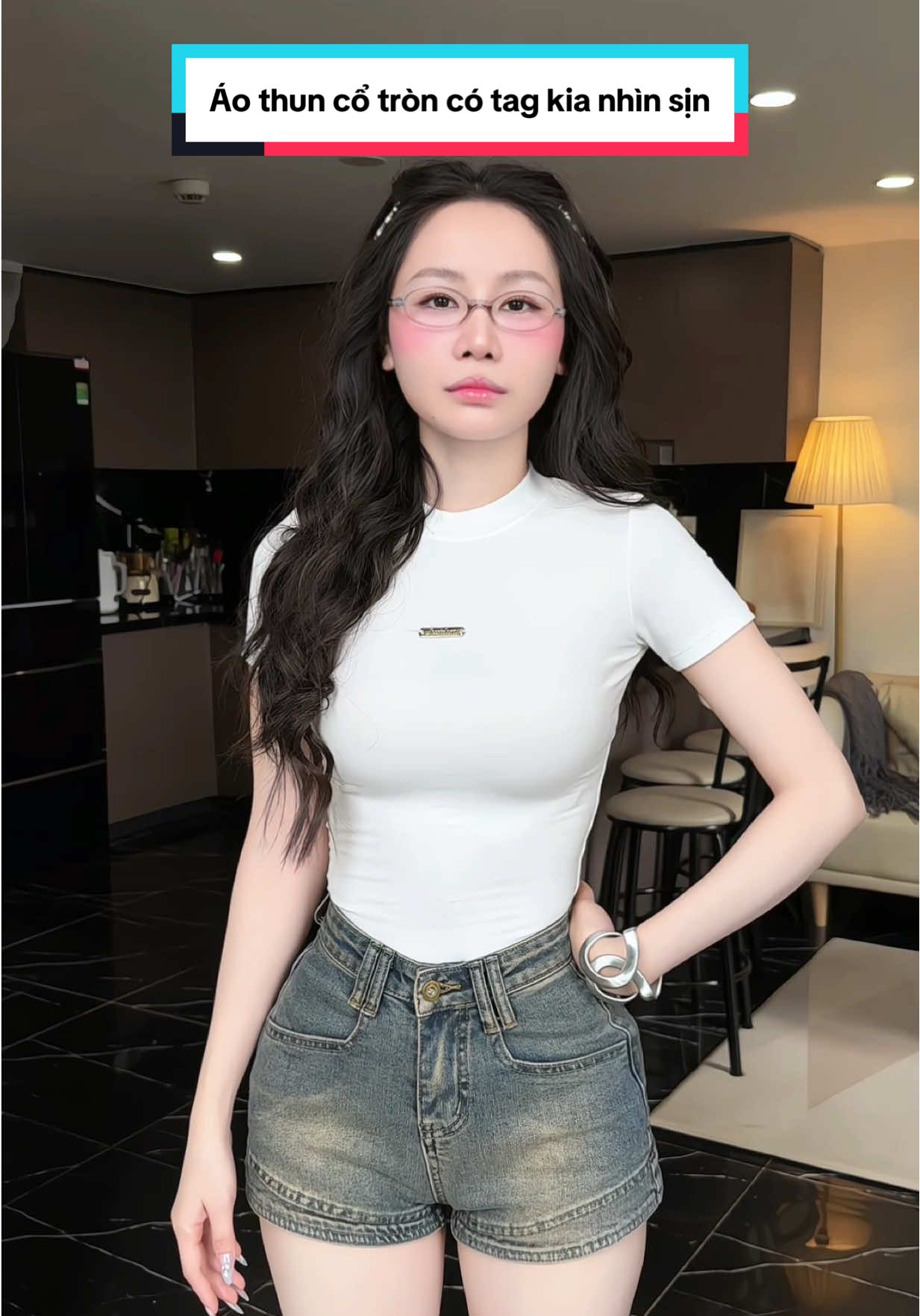 Áo thun cổ tròn cổ tag kia nhìn sịn sò thật sự #trinhlunglinh96 #fypシ゚ #thoitrang #review #aonuxinh #aonu #aoxinh #aothuncotron #aocotron #aothunnu #aothunnuxinh #aodep #aothunnugiare #atkoc #xyzabc #xybca #22etm #38sp #shopping #justdunhn #justdunstore #justdun #fashiongirl #fashiontiktok #xuhuong 