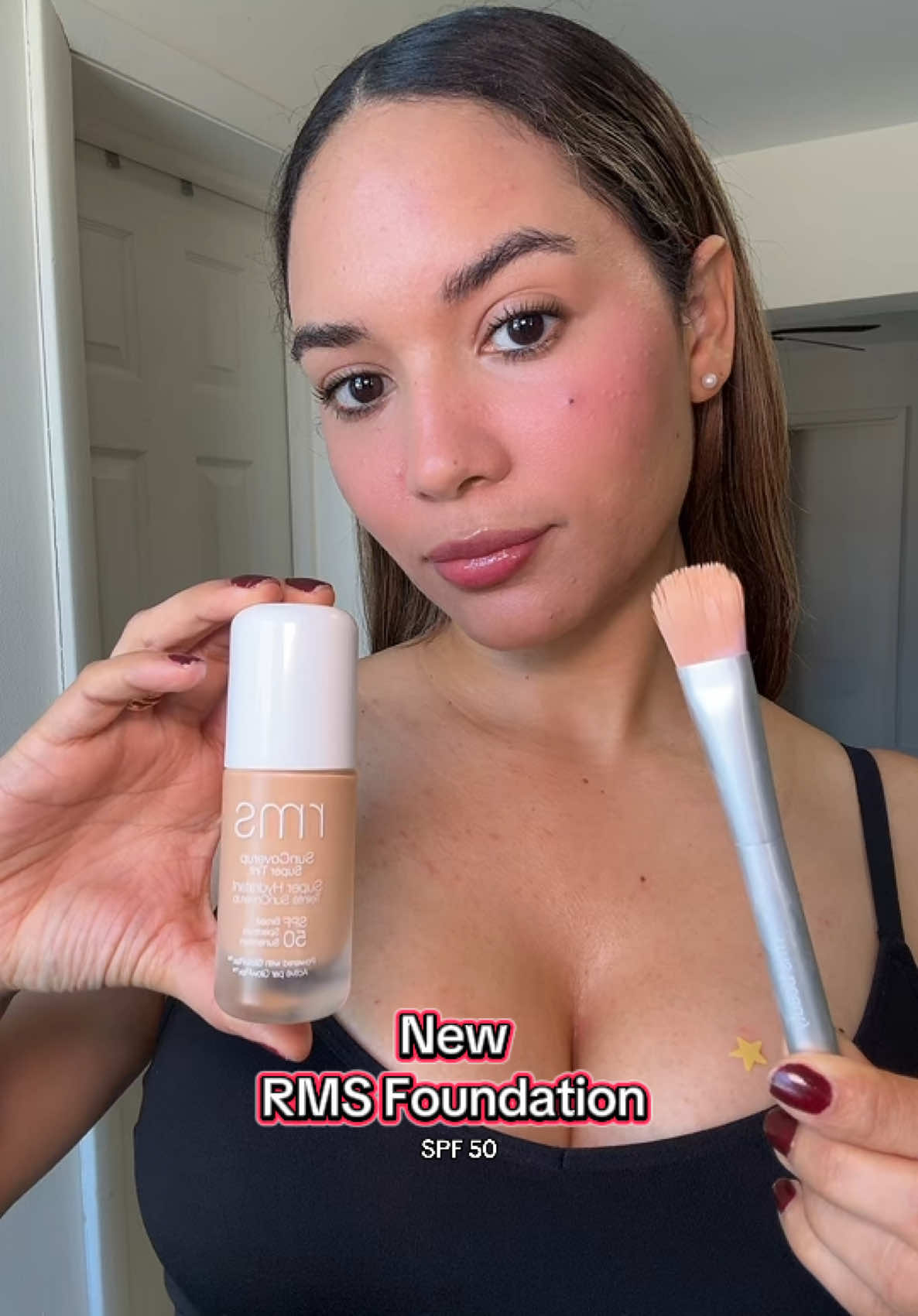 Mi nueva base de maquillaje es tan lijera y de buena cobertura tiene spf 50. Perfecta para a hacer un maquillaje diario. #rmsbeauty #rmsbeautyfoundation #foundation #foundationroutine #dailymakeup #makeup #makeupfoundation #tiktokshopmothersday #BeautyReview #beautyhacks #BeautyTok #makeuptok #maquillajetutorial #beautytips #rmsfoundation  . .