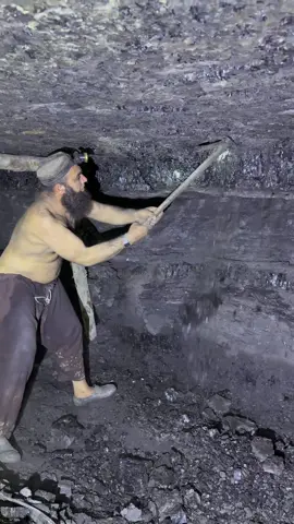 Black Diamond Mining ⛏️ #Minecraft #minerals  #blackdiamondmining #coalmining #goldmining #blackdiamond #tunnel #viral #mining #usatiktok #cave #undergroundmining #undergroundcave #gold #foryou 